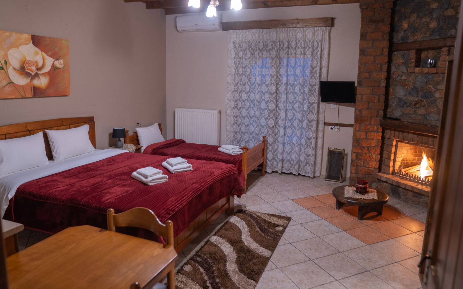 Τρίκλινο Δωμάτιο με Τζάκι