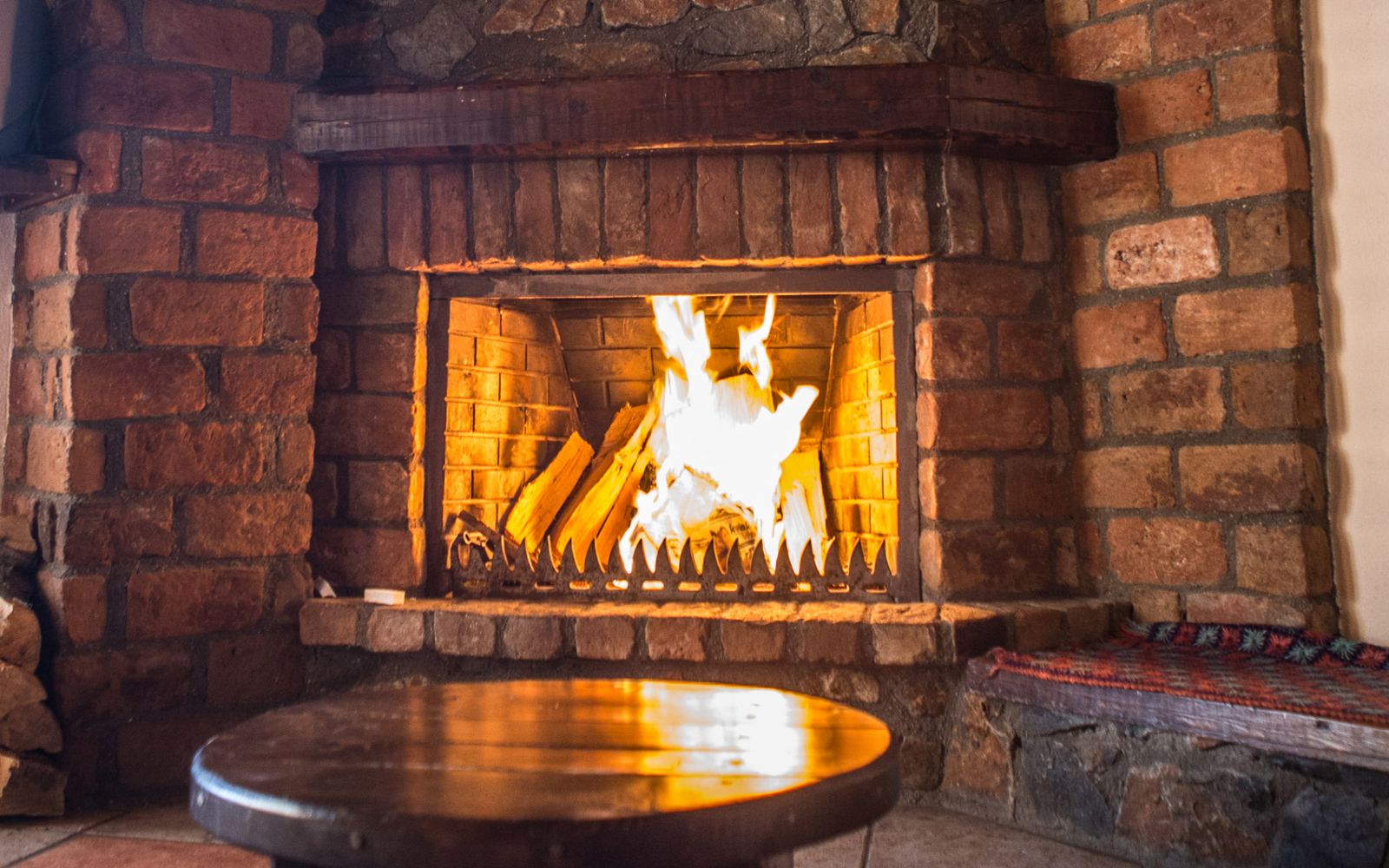 Τρίκλινο Δωμάτιο με Τζάκι